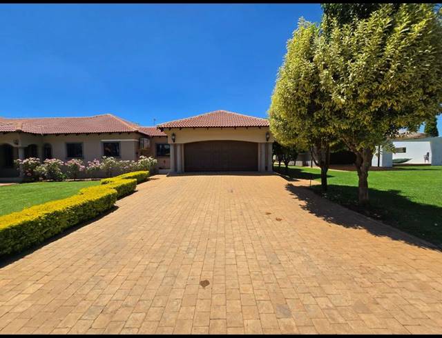 5 BEDROOM HOUSE FOR SALE IN KAMEELDRIFT EAST